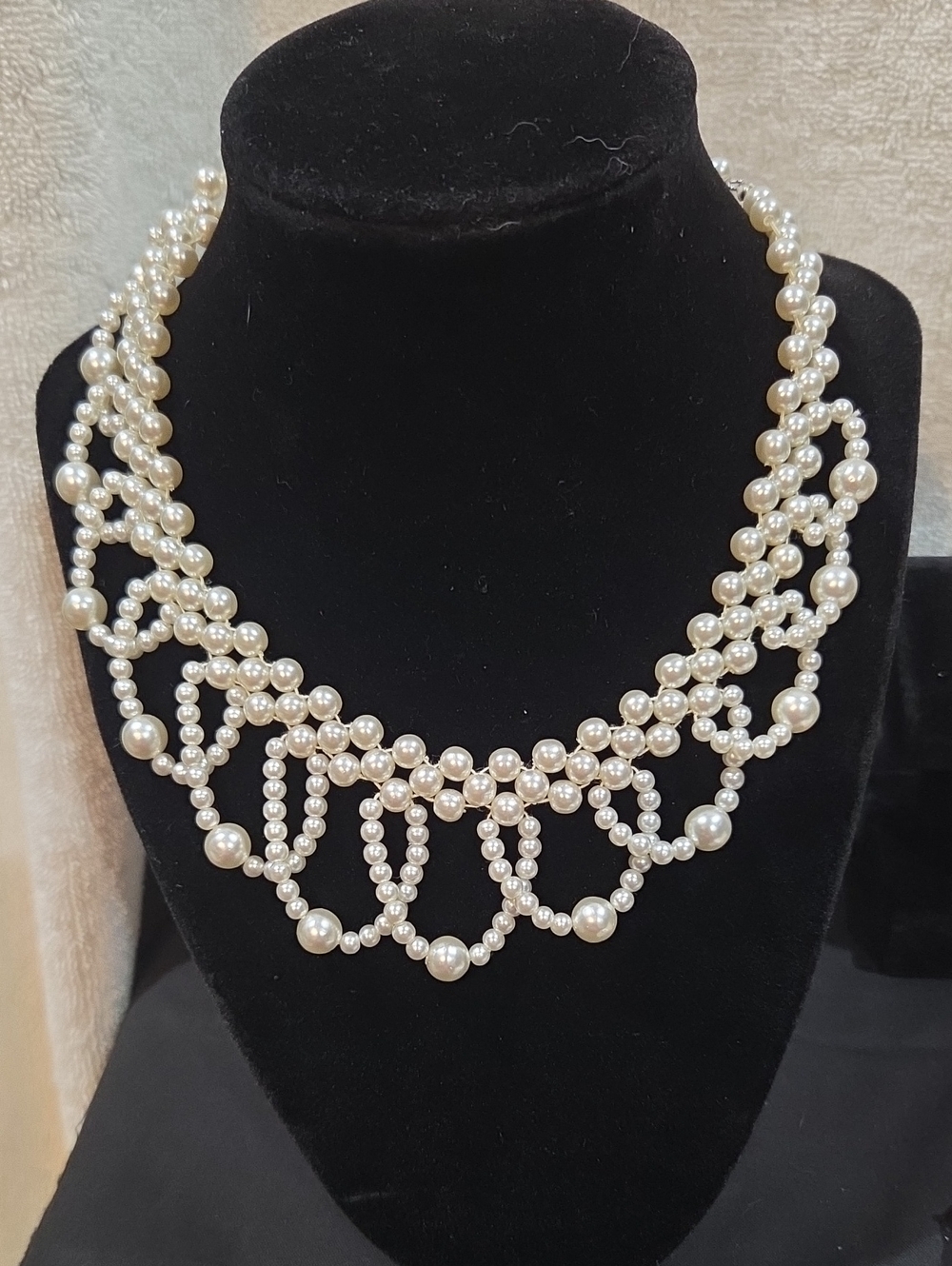 VINTAGE FAUX PEARL CHOKER